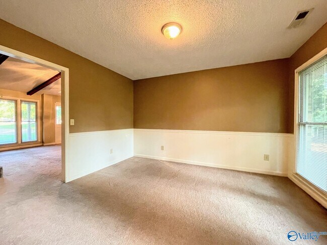 Building Photo - 104 Shaverlee Ct