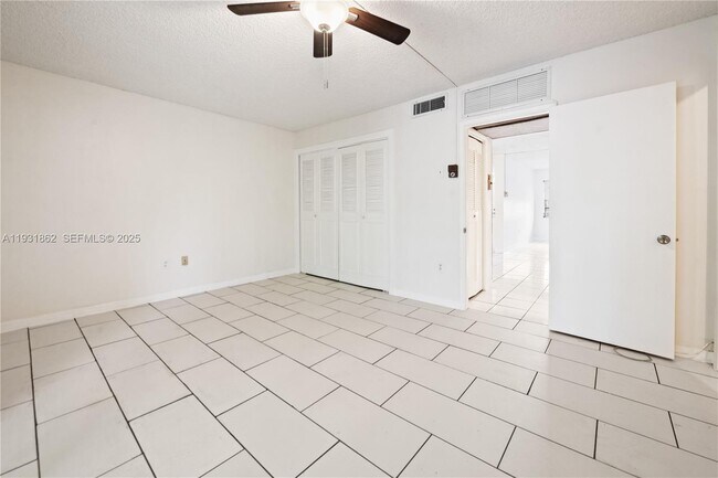 Building Photo - 20310 NE 2nd Ave