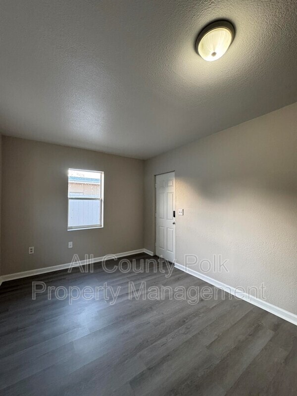 Building Photo - 1205 Ave F