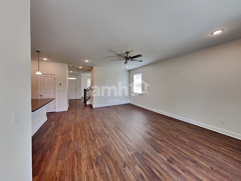 Building Photo - 113 Pecan Dr