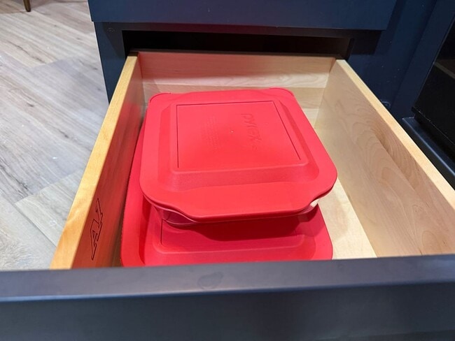 Building Photo - Luxurious 2-Bedroom Apartments with Modern Flair and Parkside Living!