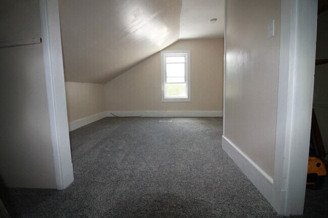 Building Photo - 240 Fraternaland Rd