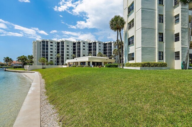 Building Photo - 19800 Sandpointe Bay Dr S