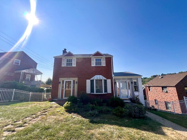 Building Photo - Pittsburgh - 2 Bedroom 1.5 Bathroom - Home...