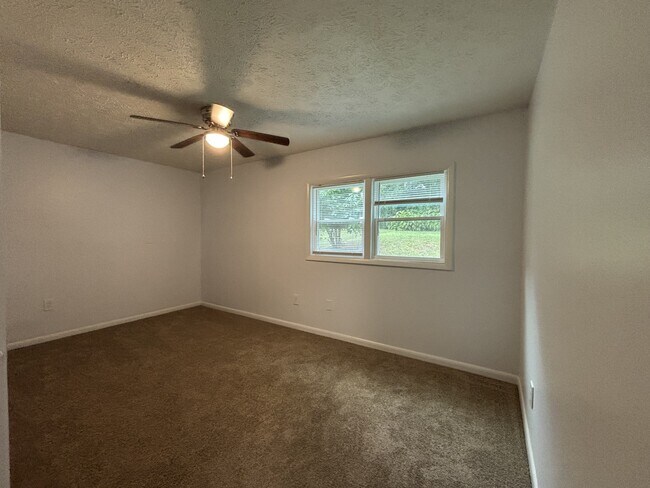 Building Photo - 345 Washington Dr