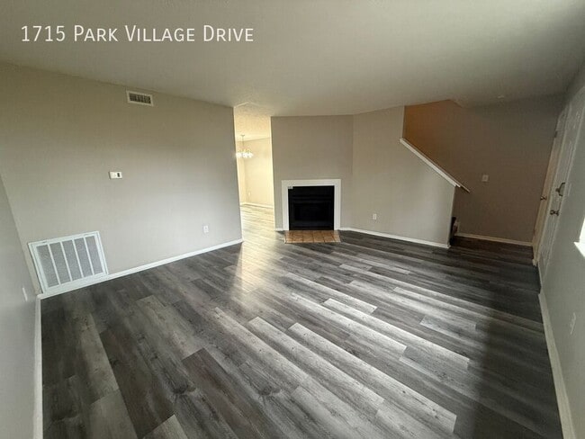 Building Photo - 1715 Park Village Dr