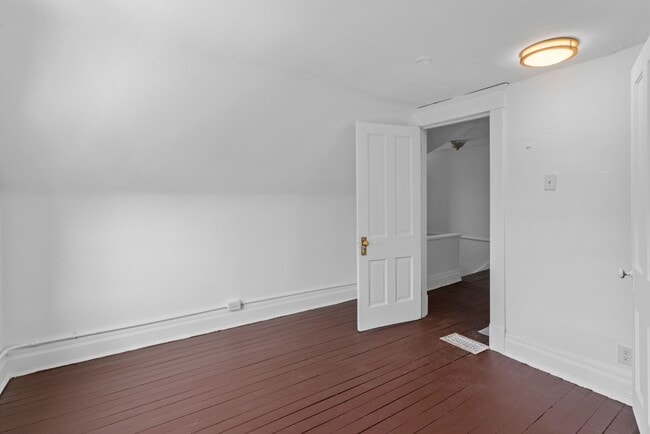 Building Photo - Historic Charm Meets Modern Living – Spacious 6-Bedroom in Prime KC Location! $3900.00