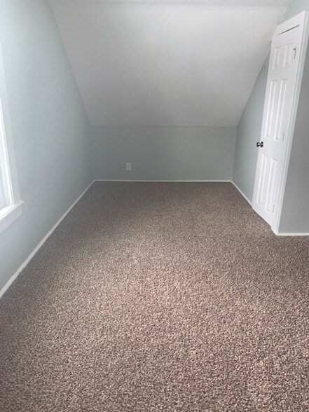 Building Photo - 1353 E Dayton St