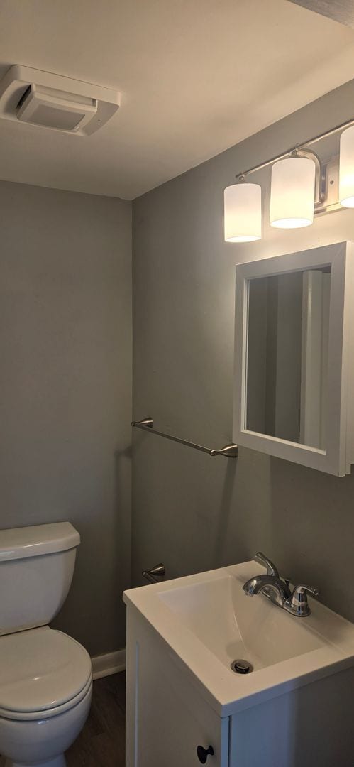 Building Photo - Newly Renovated 1 Bed, 1 Bath Unit in Farm...