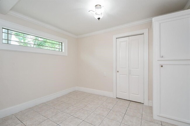 Building Photo - 44 Farrell St