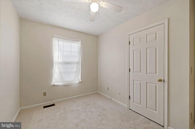 Building Photo - 321 Copperfield Ln