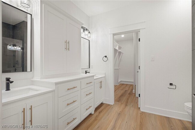 Building Photo - Lovely Modern Home-Three Bed/Three Bath/Upgraded Features and Fixtures