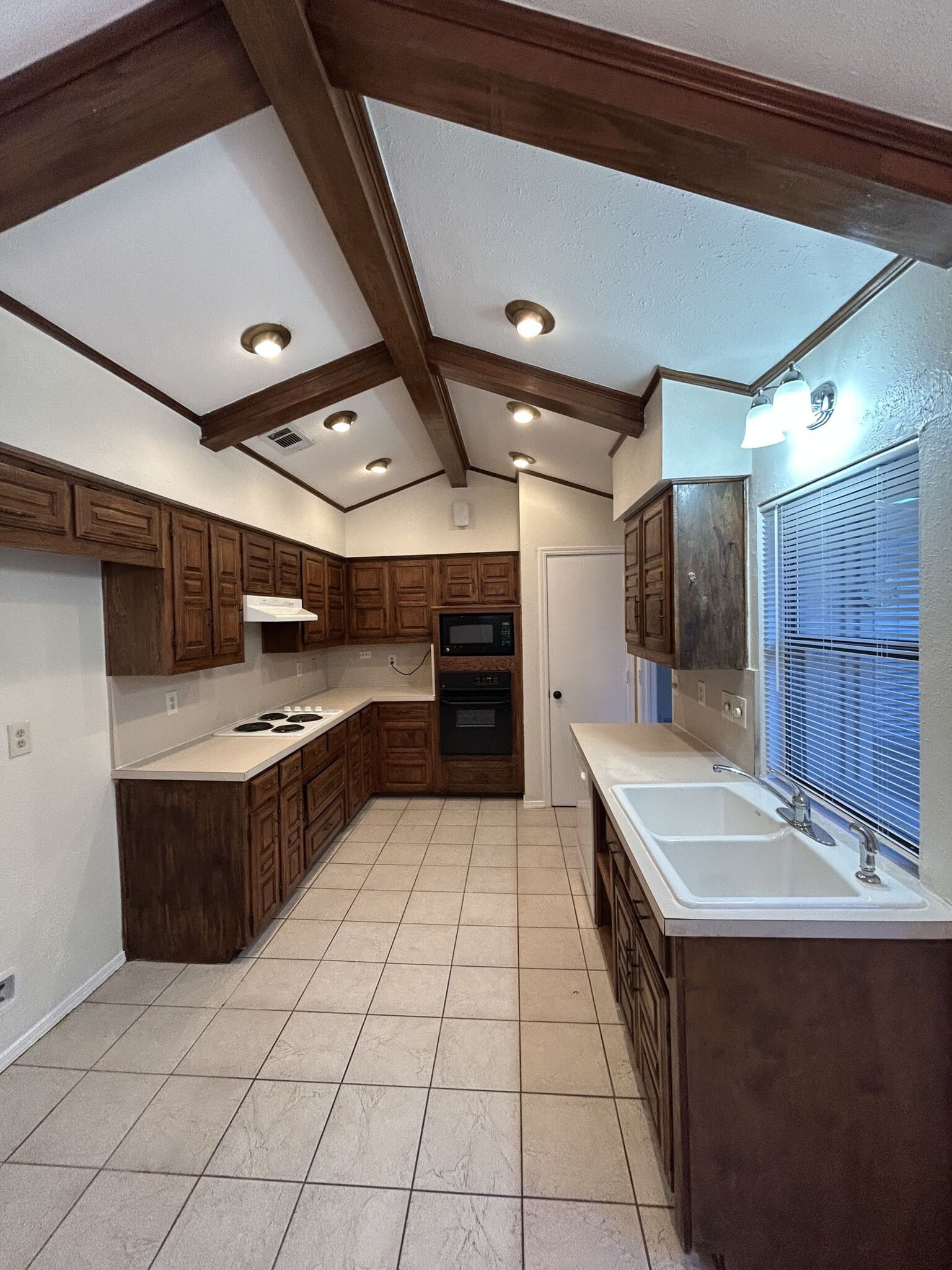 Building Photo - 16412 Lauder Ln
