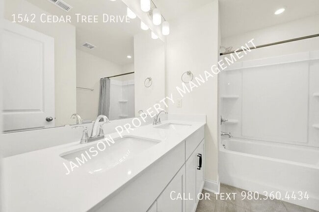 Building Photo - 1542 Cedar Tree Dr