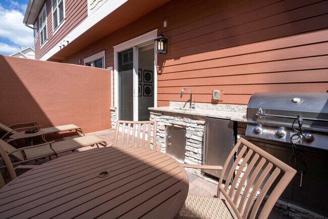 Building Photo - 7592 Sunny Dreams Ln
