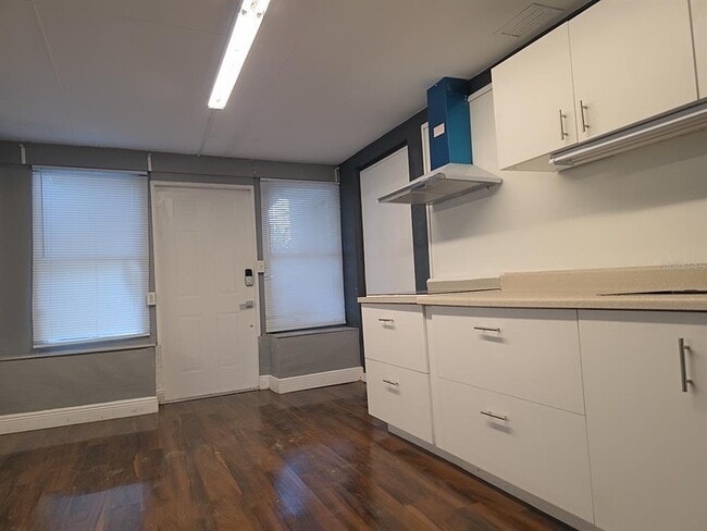 Building Photo - 4713 W El Prado Blvd