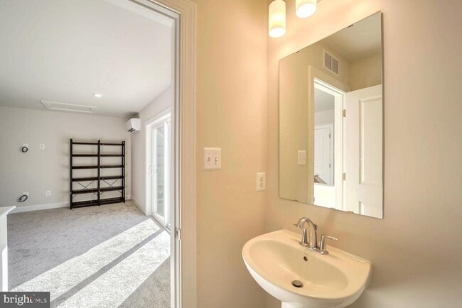 Building Photo - 10864 Foxtrot Cir