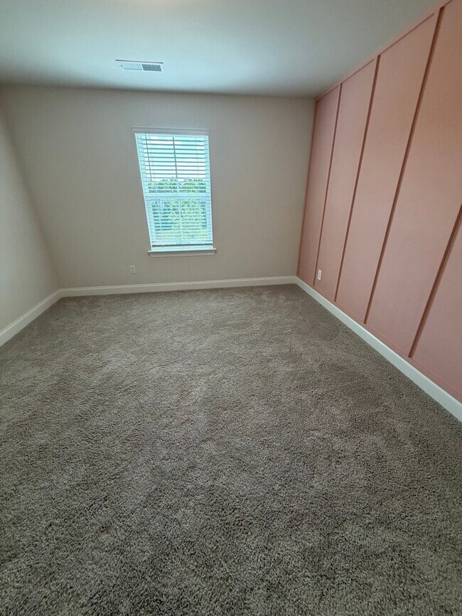 Building Photo - 416 Deveron Dr