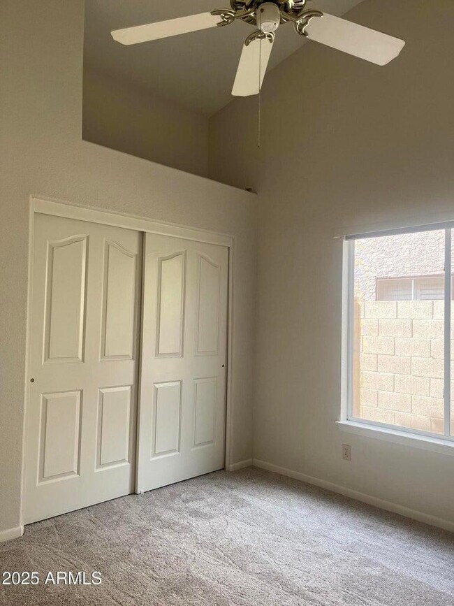 Building Photo - 9440 E Palm Tree Dr