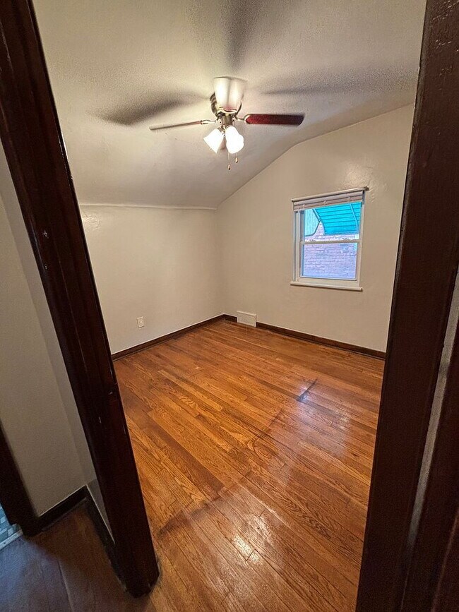 Building Photo - Single Family Home