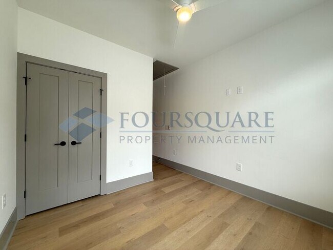 Building Photo - Modern 4-Bed / 4 Bath Townhome with Fireplace, Outdoor Spaces & Fenced Yard – Inside the Beltline...