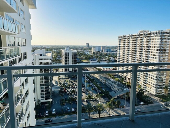 Building Photo - 2030 S Ocean Dr