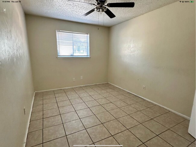 Building Photo - Downstairs 2 Bed / 1 Bath Apartment with Electric, Water, Trash & Gas INCLUDED
