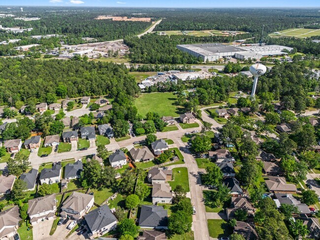 Building Photo - 235 Doncaster