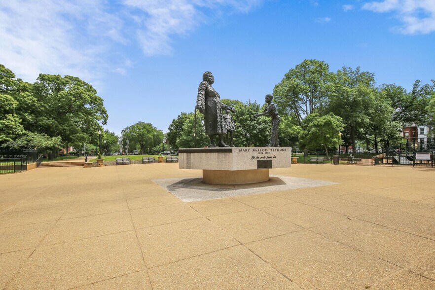 Building Photo - 1110 3rd St NE