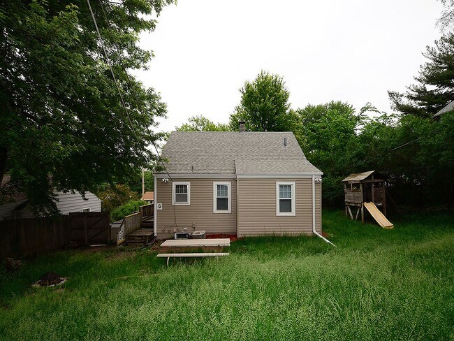 Building Photo - 2108 S 46th St