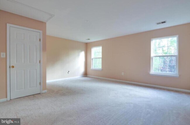 Building Photo - 8464 Hessian Hill Ct
