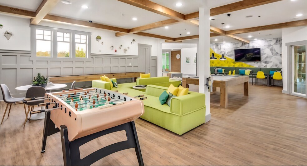 Club house - 1725 Harvey Mitchell Pkwy S