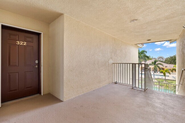 Building Photo - Resort-Style Living in the Heart of Fort Myers