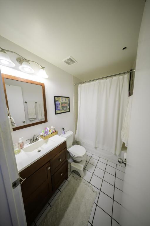 Building Photo - 226 N Clinton St