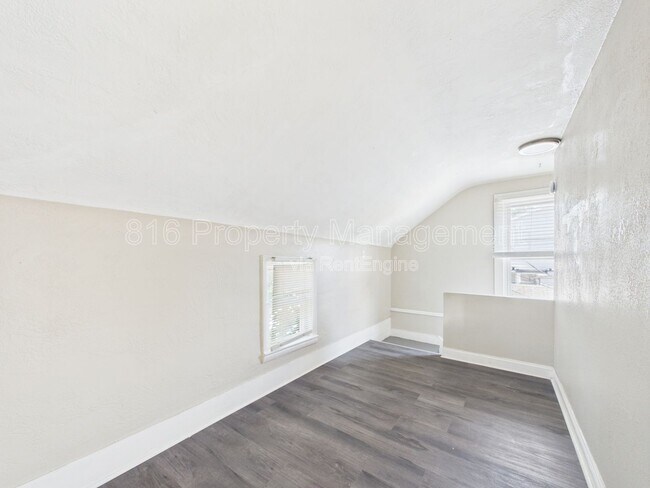 Building Photo - 525 Splitlog Ave