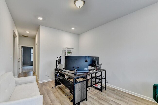 Building Photo - 115 Eleanora Pk