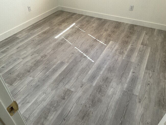 Building Photo - 5726 Roundrock Dr