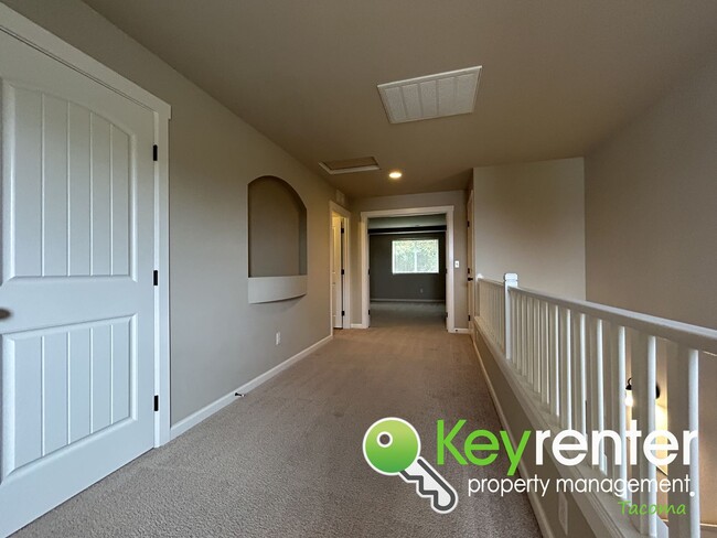 Building Photo - Captivating Puyallup Multi-level 4Bed/2.5B...