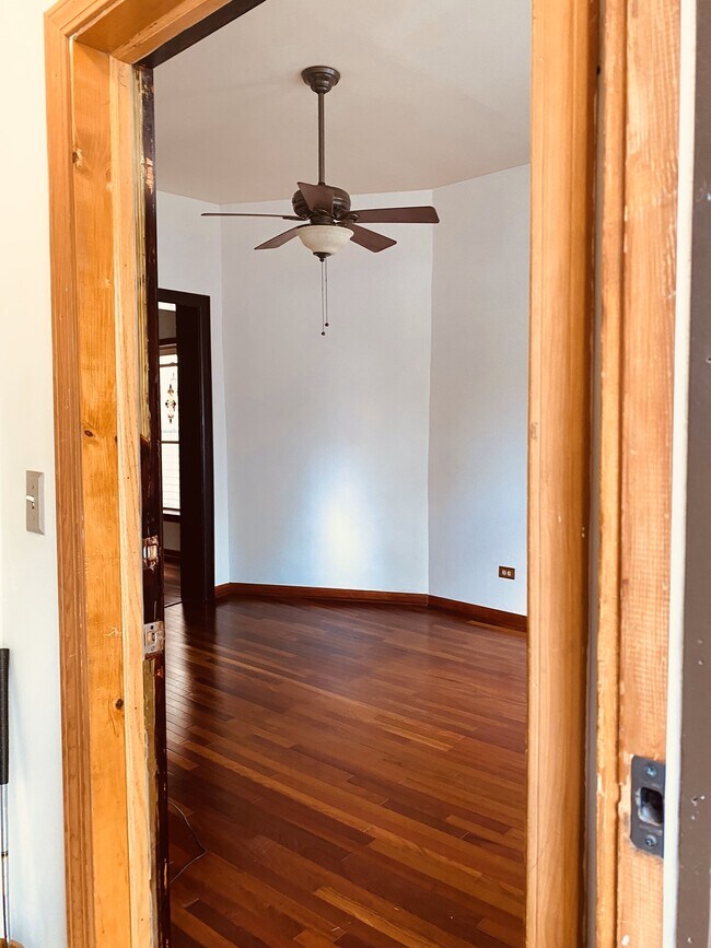 Building Photo - 4419 S Wallace St