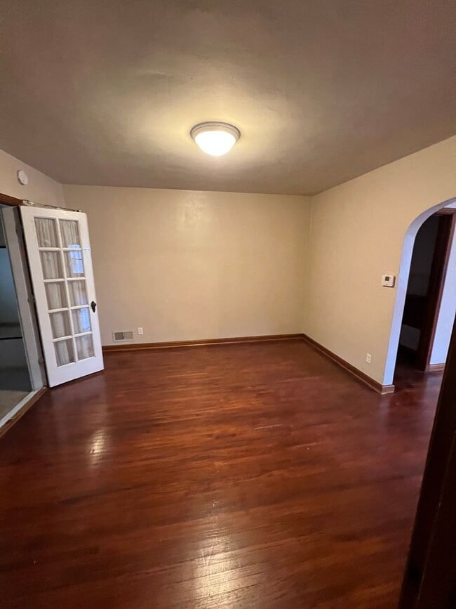 Building Photo - Very Spacious 4 Bedroom 2 1/2 Bath House Close to Campus!