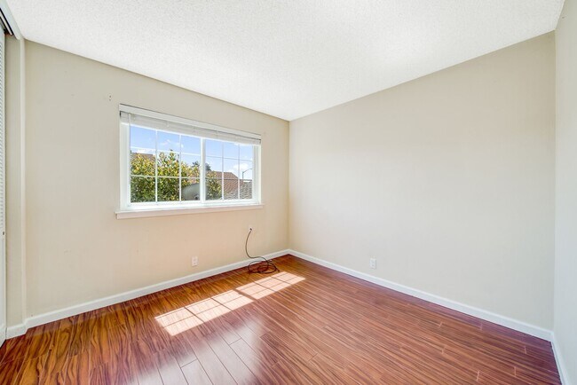 Building Photo - 35216 Wycombe Pl