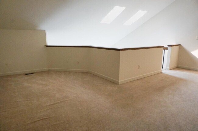 Building Photo - Beautiful brick townhome featuring three f...