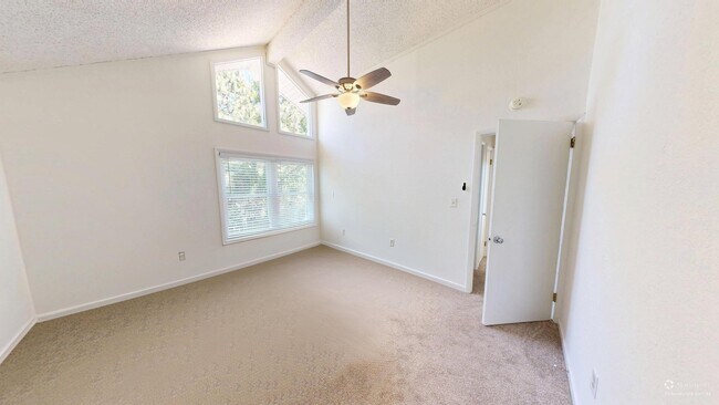 Building Photo - 102 W Windjammer Rd