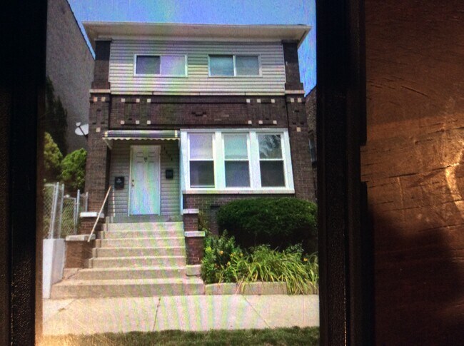 Primary Photo - 2404 E 74th St