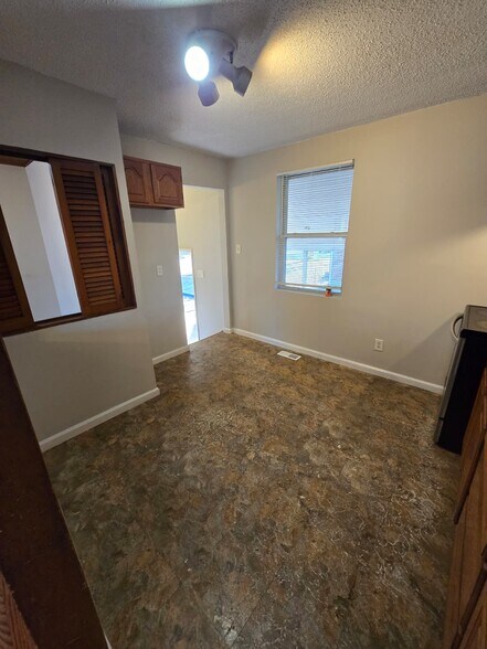 Building Photo - 2223 Lovett Dr