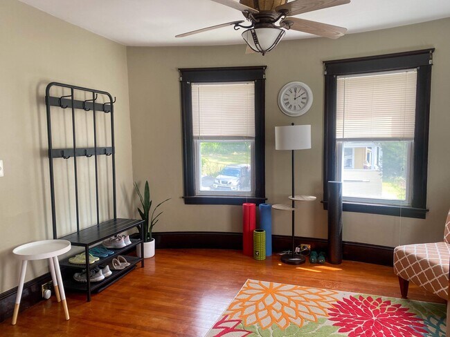 Building Photo - 19 Fifth Ave, Worcester MA 01607 - Unit 1