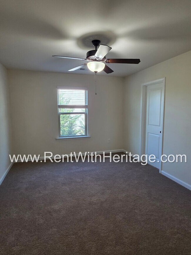 Building Photo - ABSOLUTELY BEAUTIFUL 5 BEDROOM/ 4.5 BATH HOME YOU DONT WANT TO MISS.