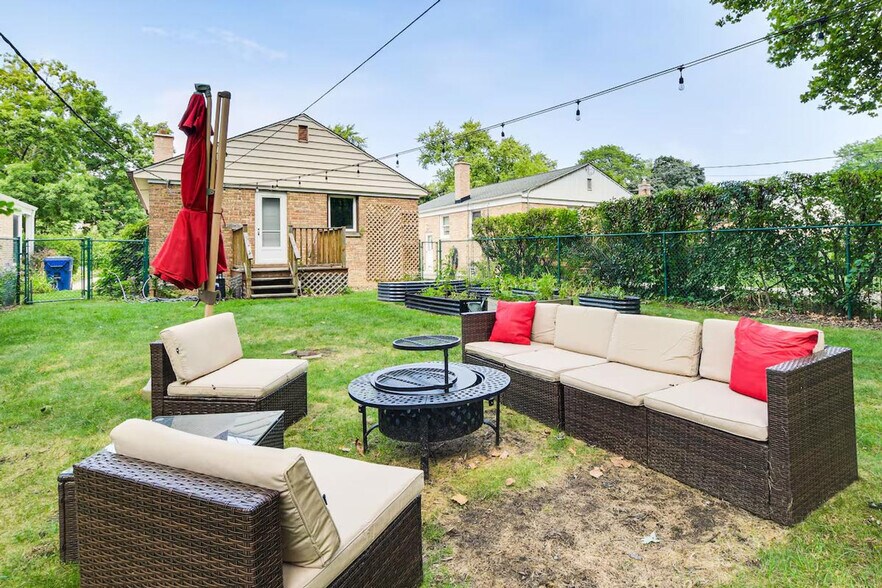 Building Photo - 1512 Mulford St