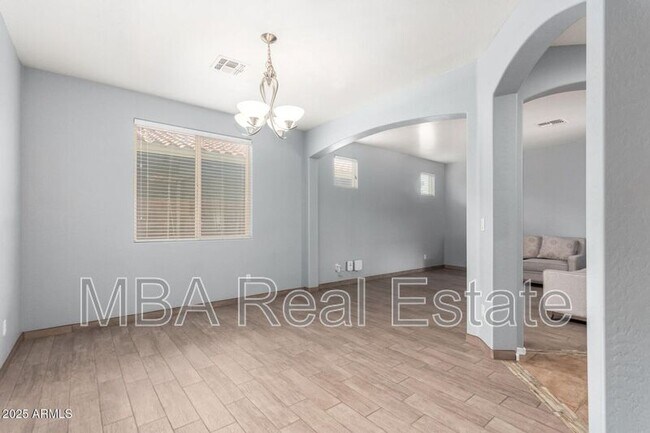 Building Photo - 42511 W Cheyenne Dr