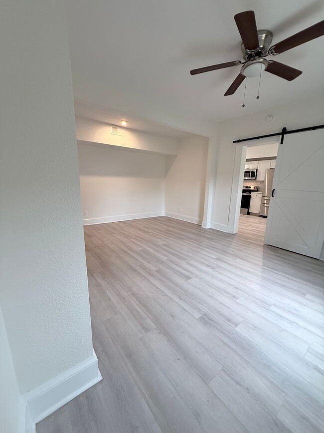 Building Photo - Gorgeous Four Bedroom Completed Upgraded